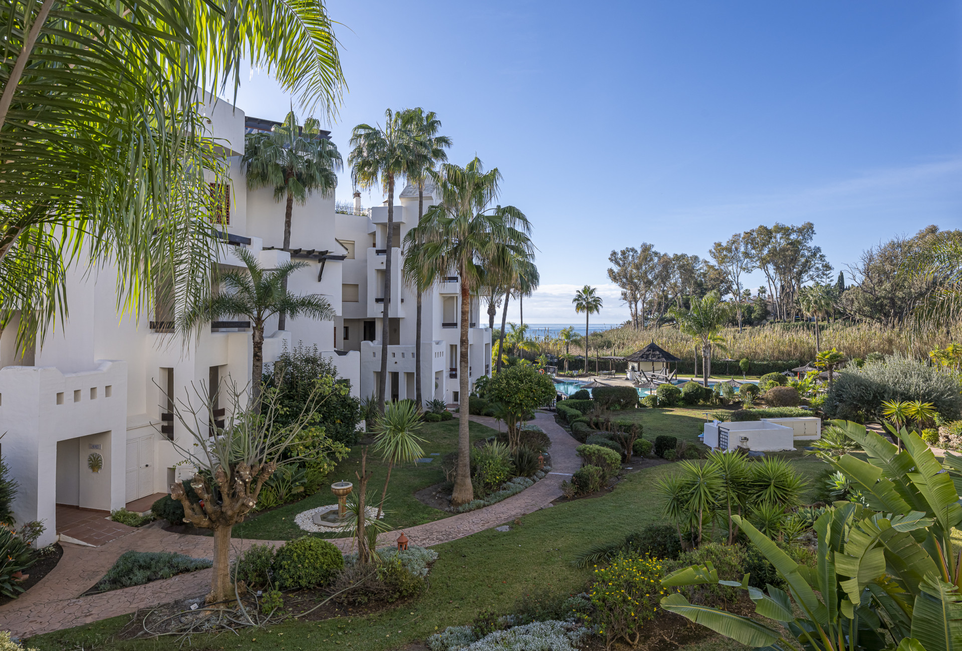 luxo-estate-5 Estepona apartment 3 Bedrooms