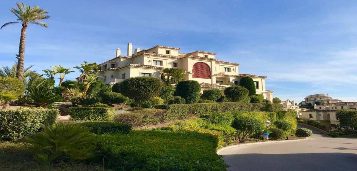 luxo-estate-5 Benahavis penthouse 4 Bedrooms
