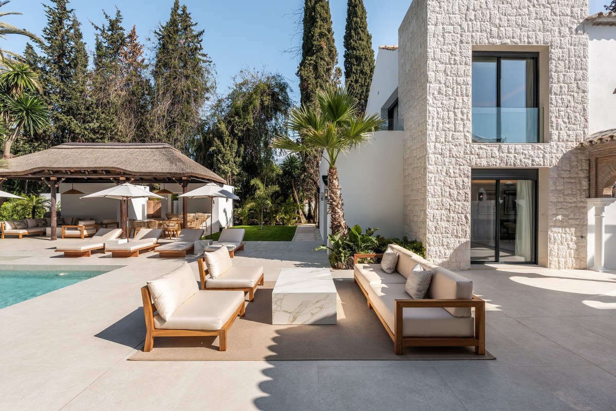 luxo-estate-5 Nueva Andalucia Marbella villa 5 Bedrooms