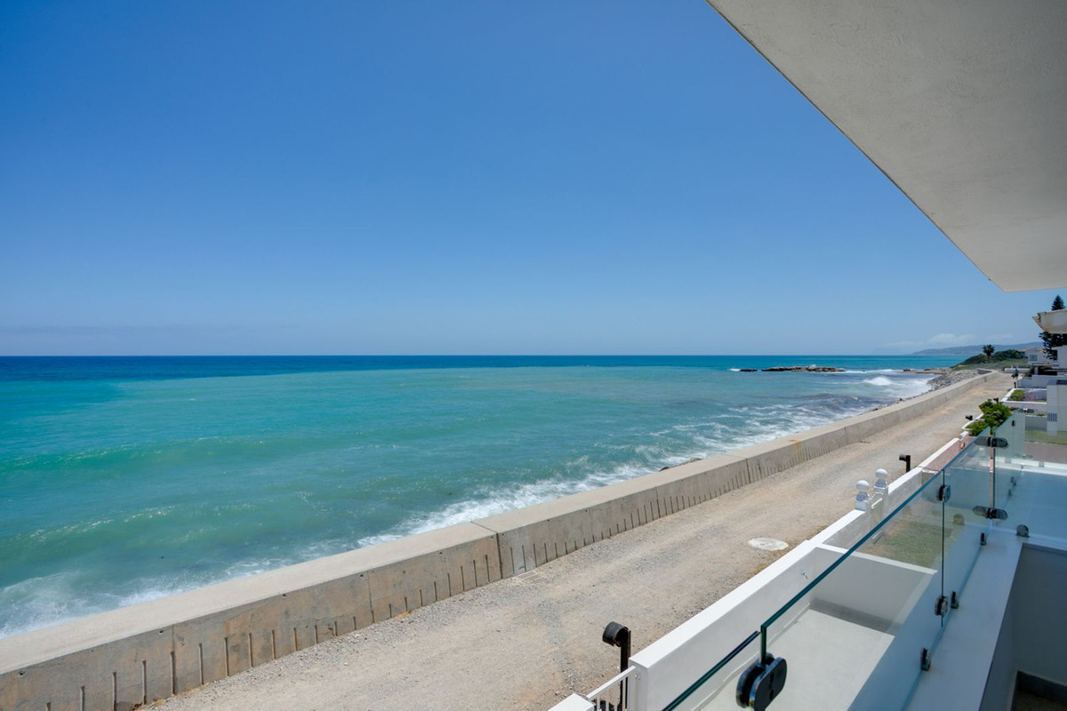 luxo-estate-5 Estepona villa 3 Bedrooms