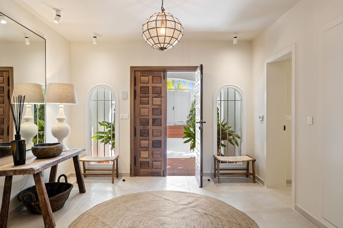 luxo-estate-5 Las Chapas Marbella villa 3 Bedrooms