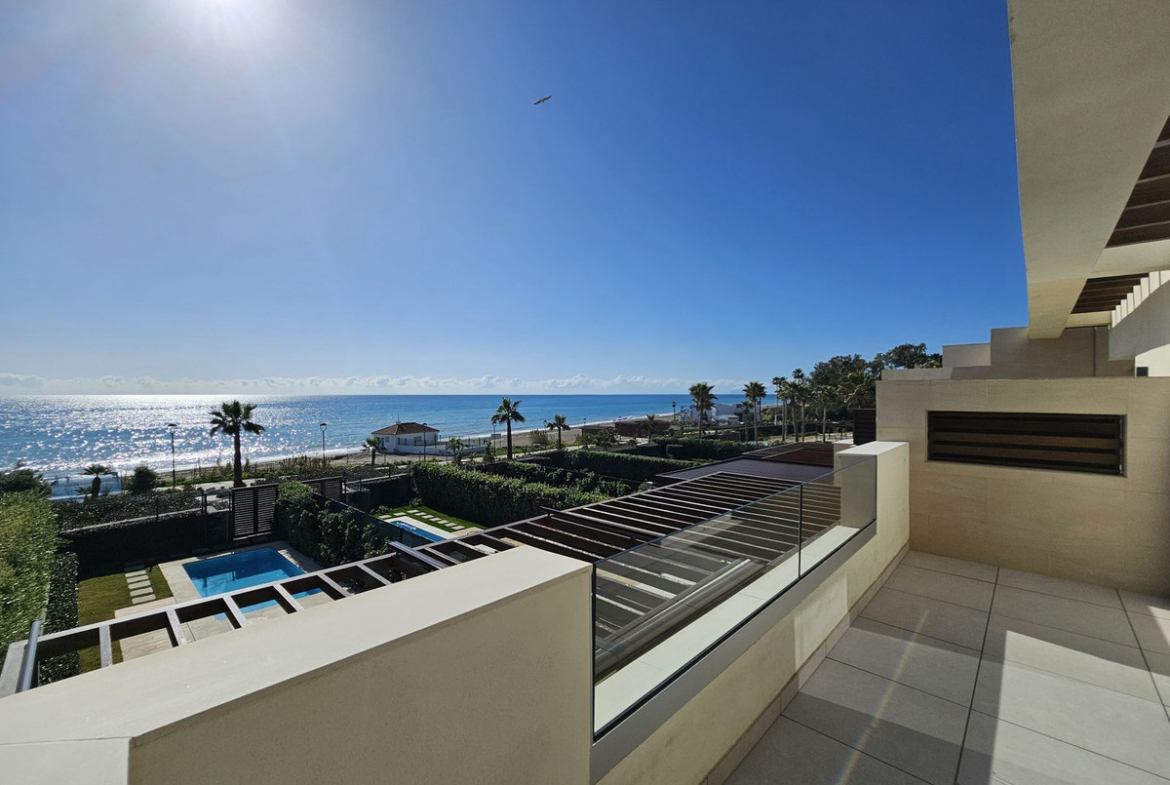 New Golden Mile Estepona townhouse 4 Bedrooms