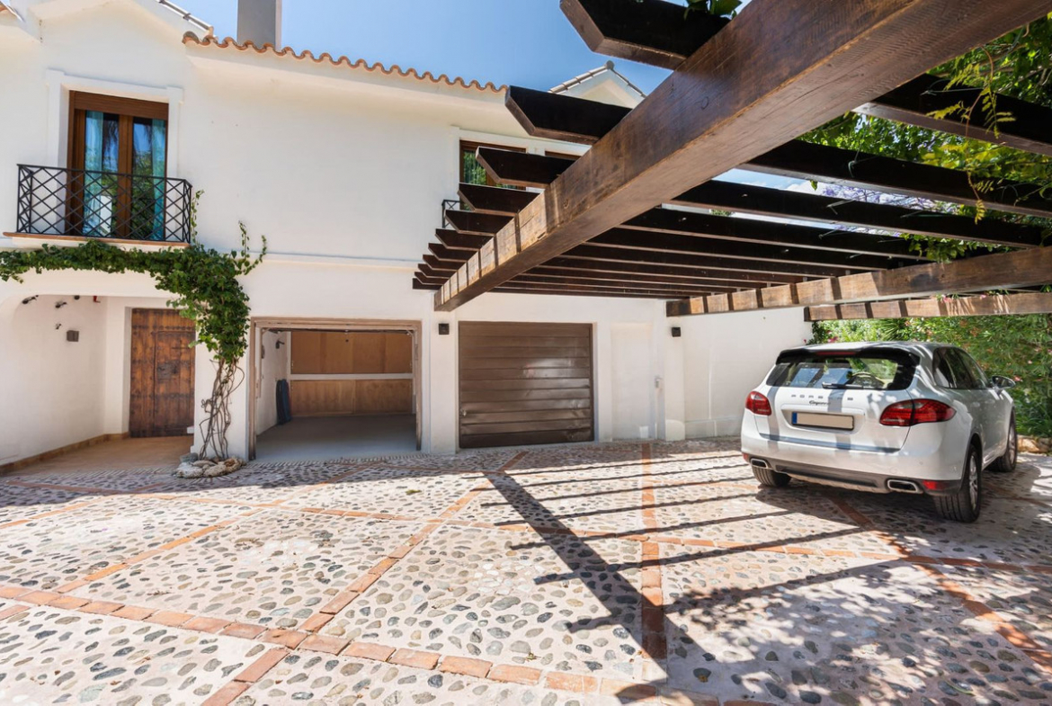Guadalmina Baja San Pedro Alcantara villa 4 Bedrooms