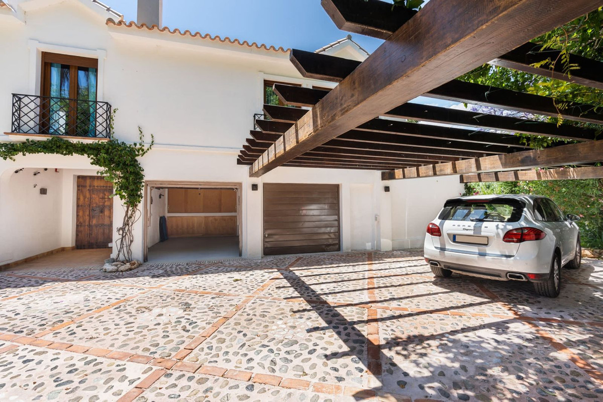 Guadalmina Baja San Pedro Alcantara villa 4 Bedrooms