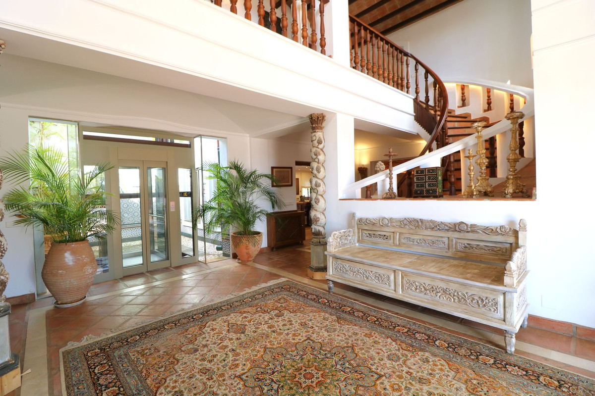 luxo-estate-5 La Mairena Marbella country-house 7 Bedrooms