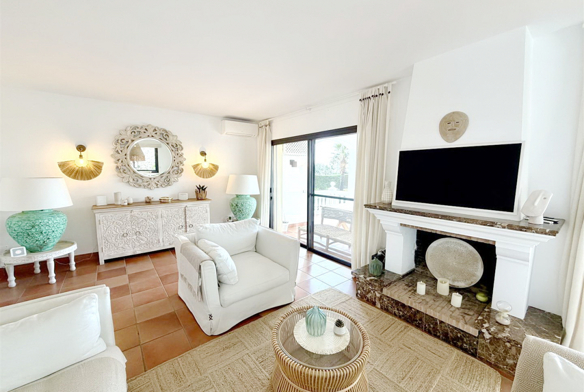 Las Chapas Marbella villa 6 Bedrooms