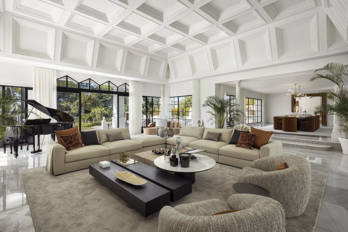 luxo-estate-5 Nueva Andalucia Marbella villa 12 Bedrooms