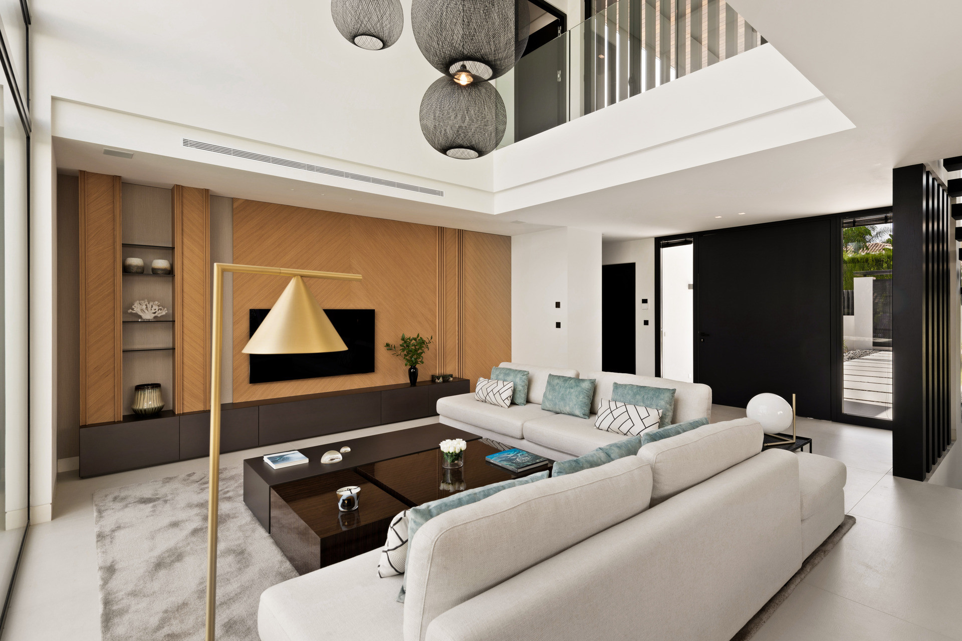 luxo-estate-5 Nueva Andalucia Marbella villa 5 Bedrooms