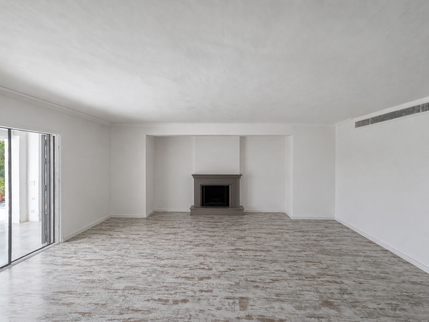 luxo-estate-5 Nueva Andalucia Marbella townhouse 4 Bedrooms