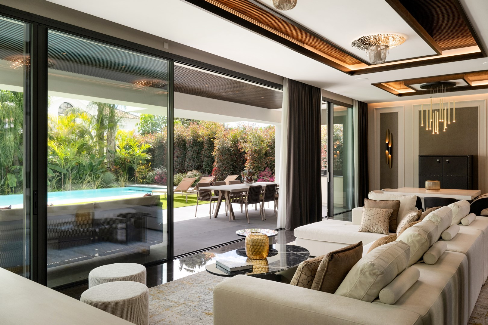 luxo-estate-5 Marbella Golden Mile Marbella villa 5 Bedrooms
