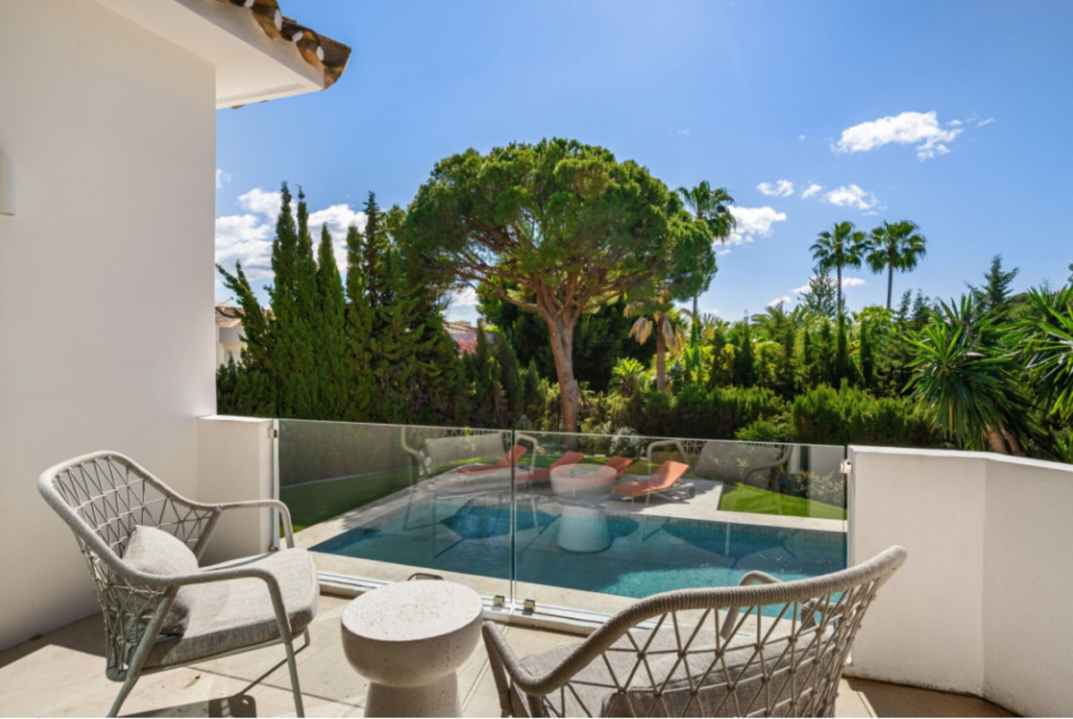 luxo-estate-5 Nueva Andalucia Marbella villa 4 Bedrooms