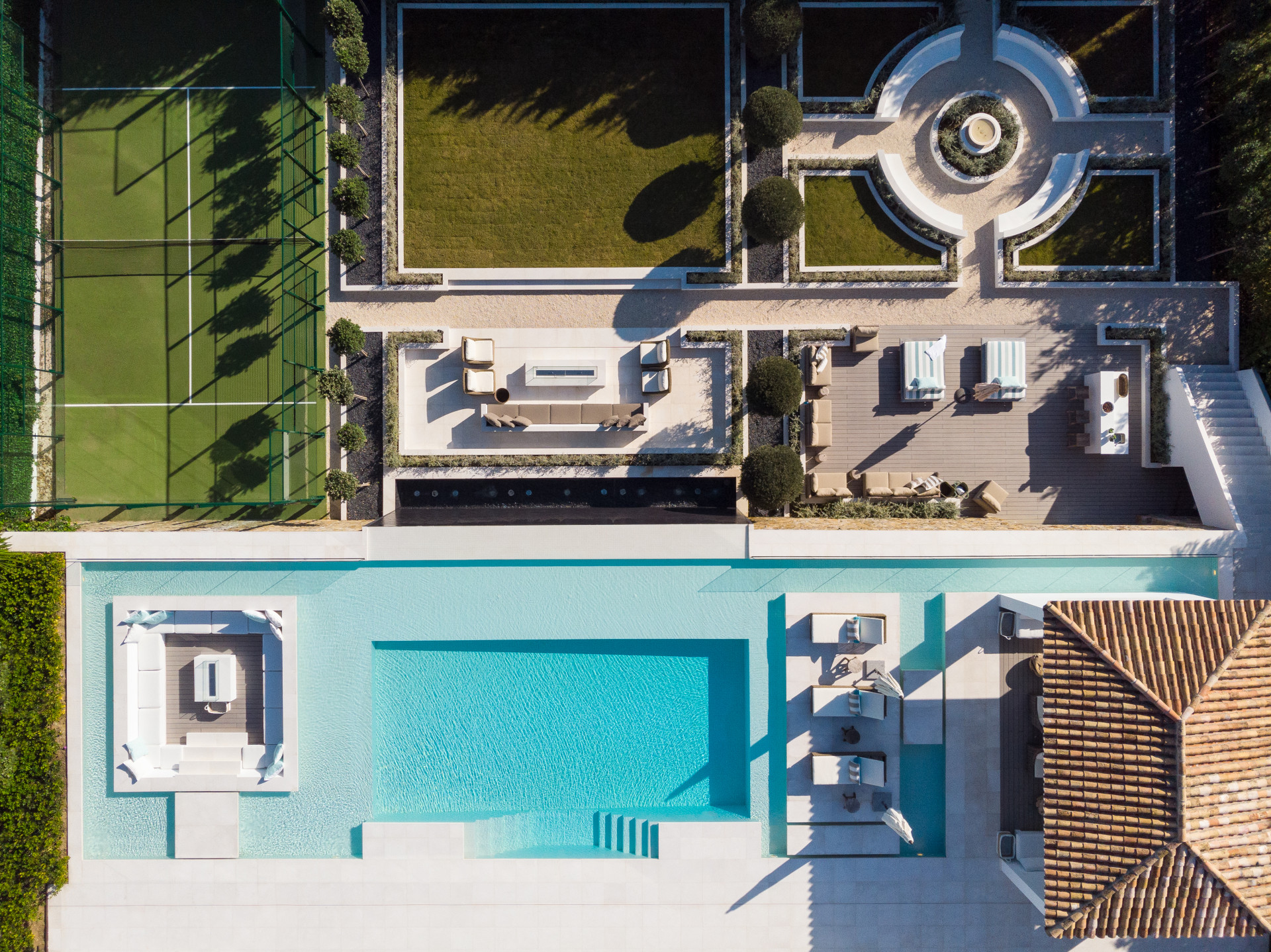 luxo-estate-5 Nueva Andalucia Marbella villa 5 Bedrooms