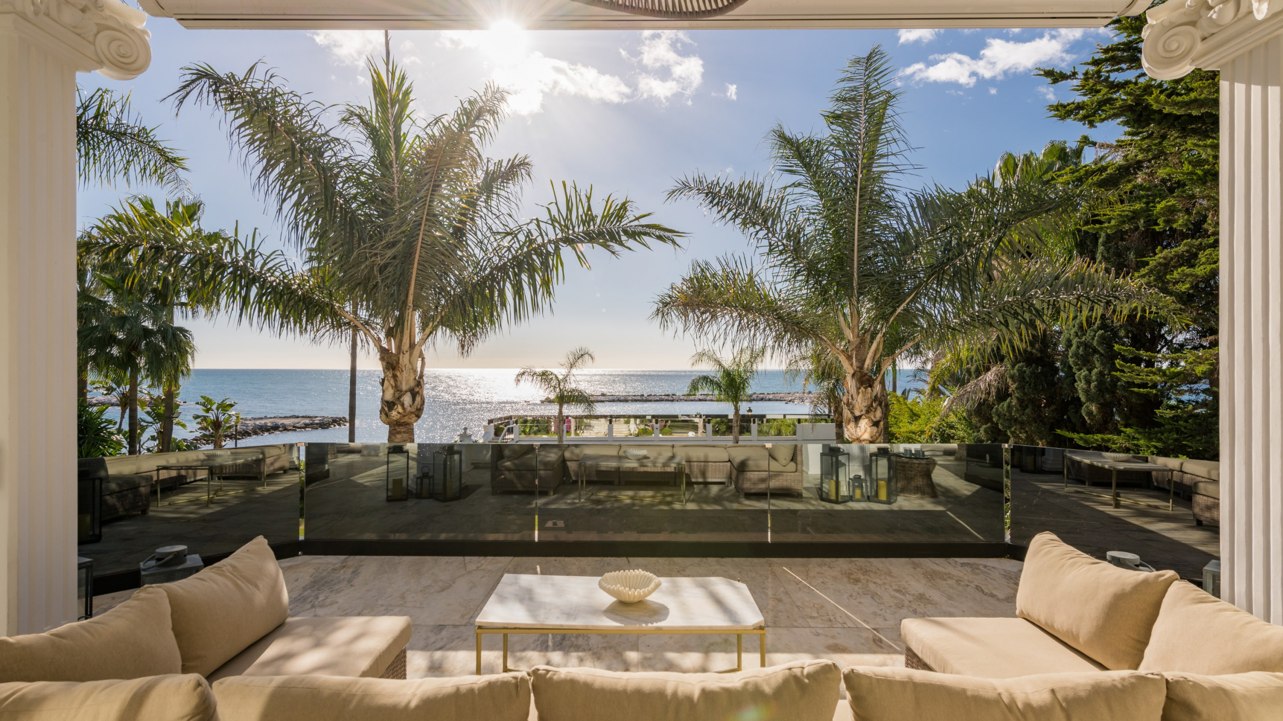 luxo-estate-5 Beachfront Mansion for Sale in Puerto Banús | Marbella