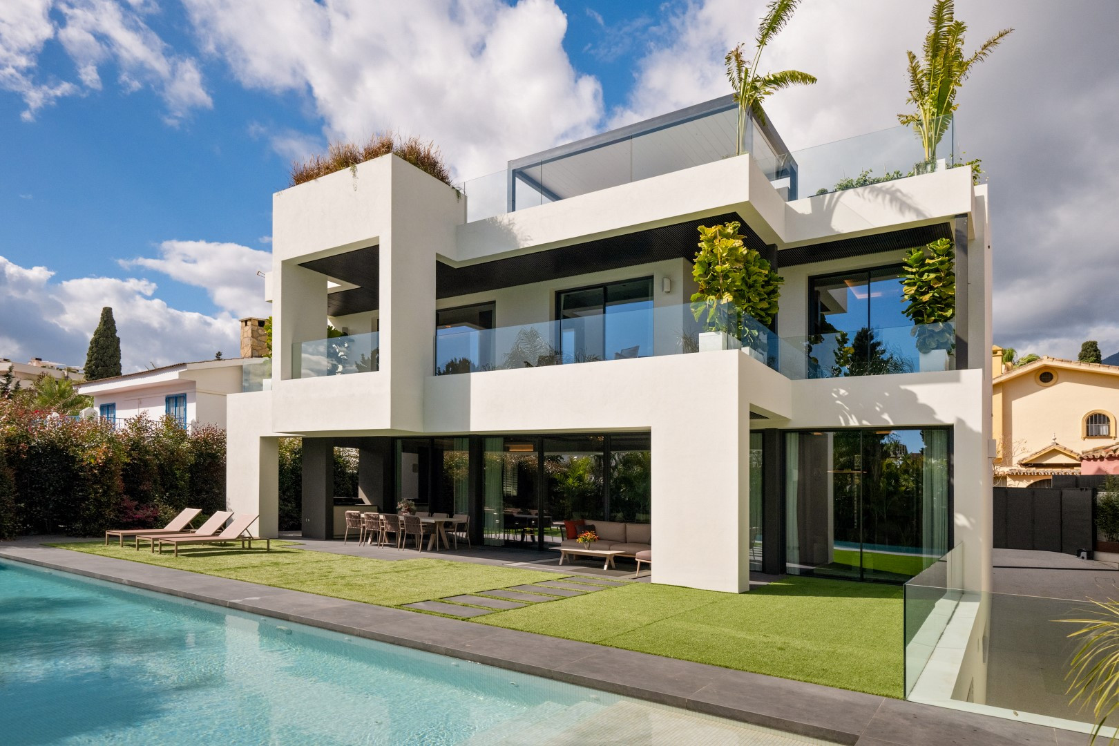 CP7695 Marbella Golden Mile Marbella villa 5 Bedrooms