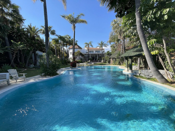 Nueva Andalucia Marbella villa 10 Bedrooms