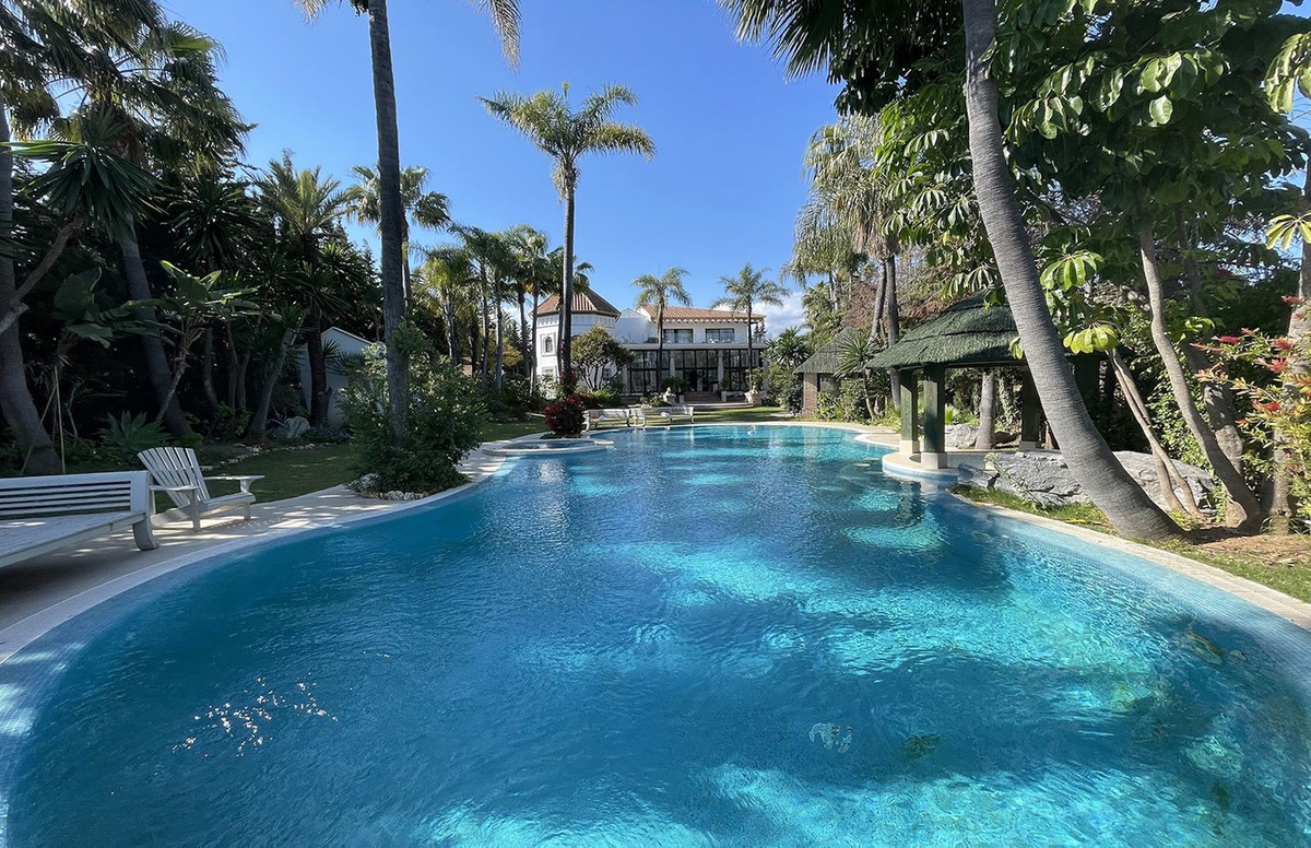 R4411597 Nueva Andalucia Marbella villa 10 Bedrooms