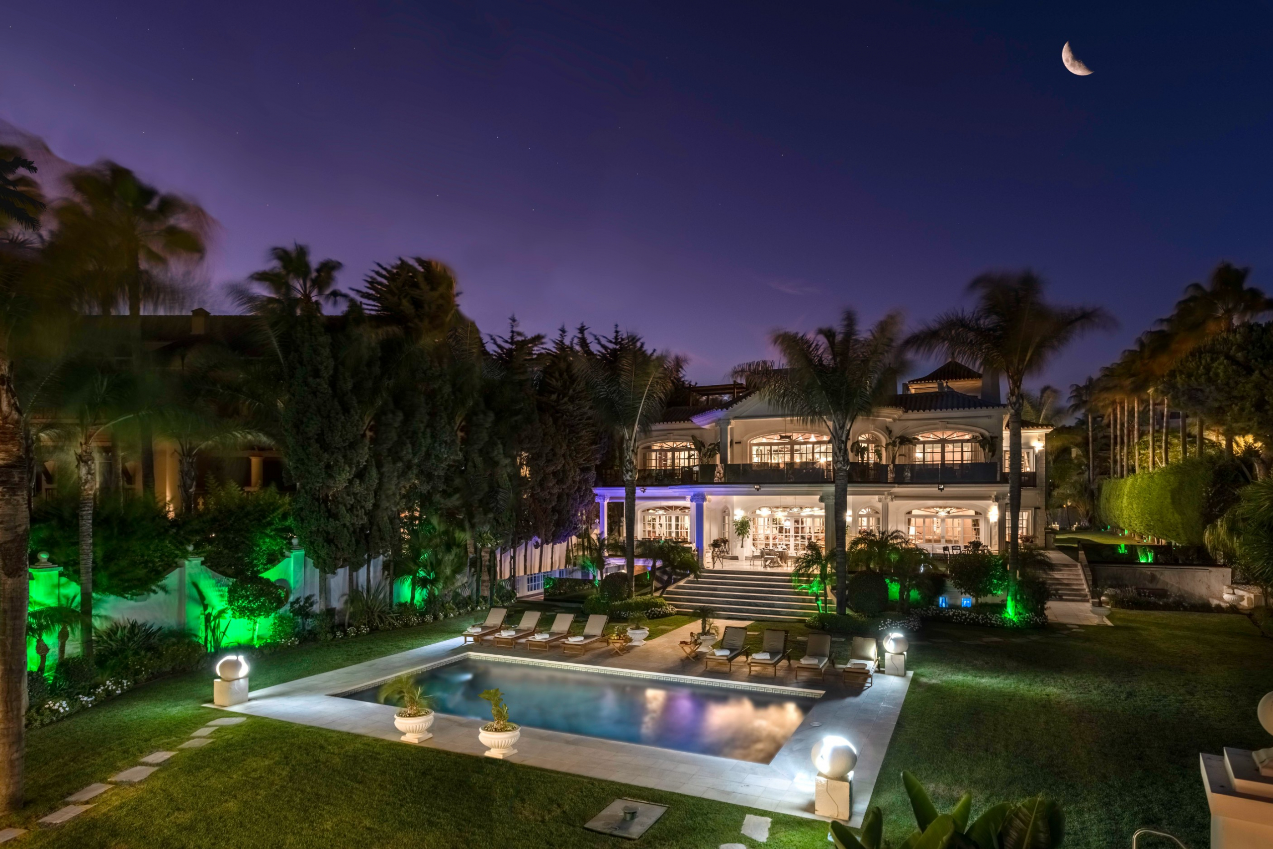 luxo-estate-6 Beachfront Mansion for Sale in Puerto Banús | Marbella
