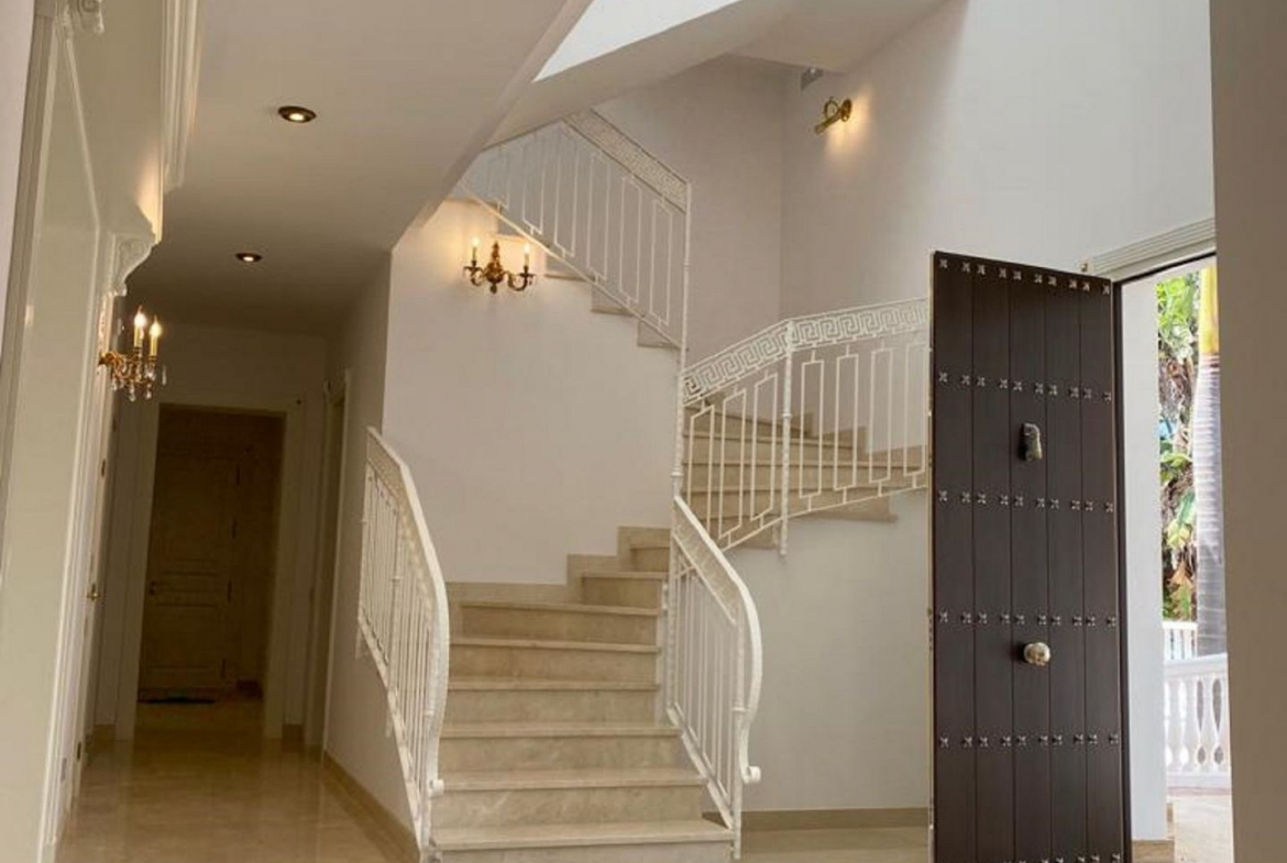 Estepona villa 6 Bedrooms