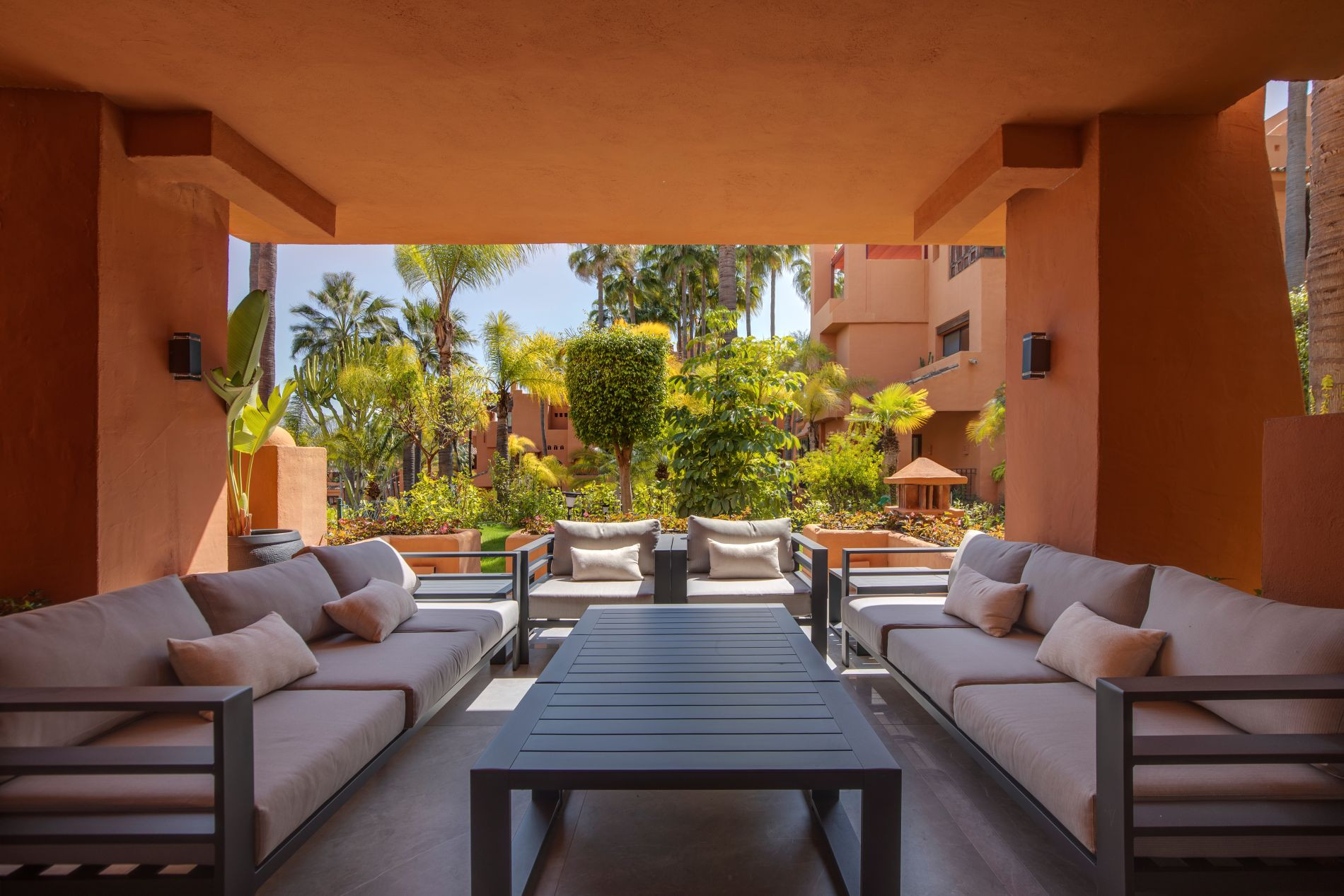 luxo-estate-6 Puerto Banus Marbella apartment 3 Bedrooms