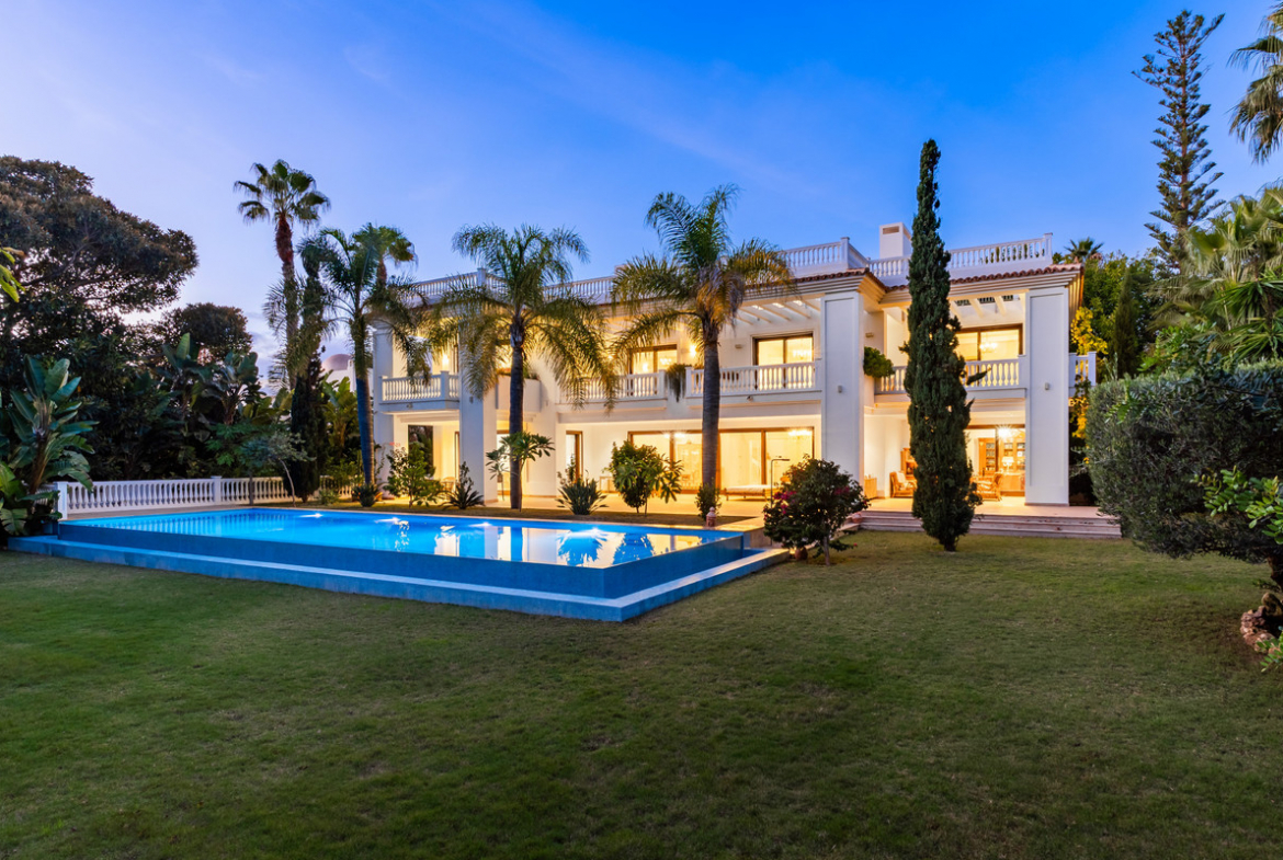 Estepona villa 7 Bedrooms