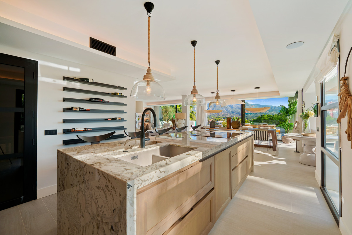 Nueva Andalucia Marbella villa 6 Bedrooms