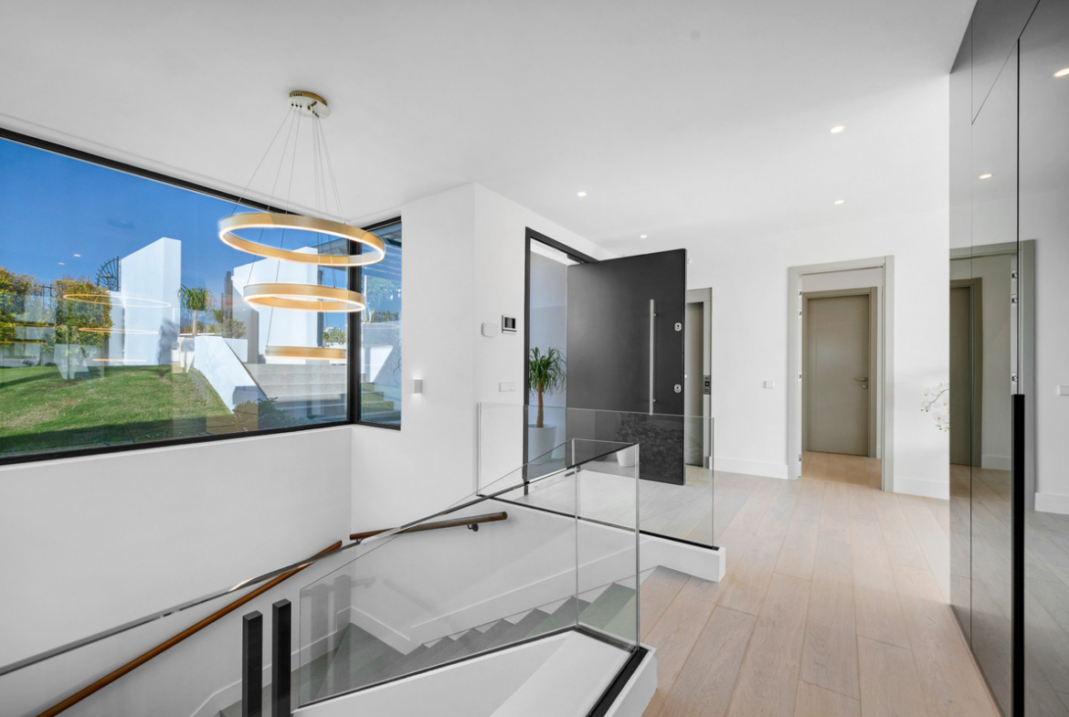 New Golden Mile Estepona villa 6 Bedrooms