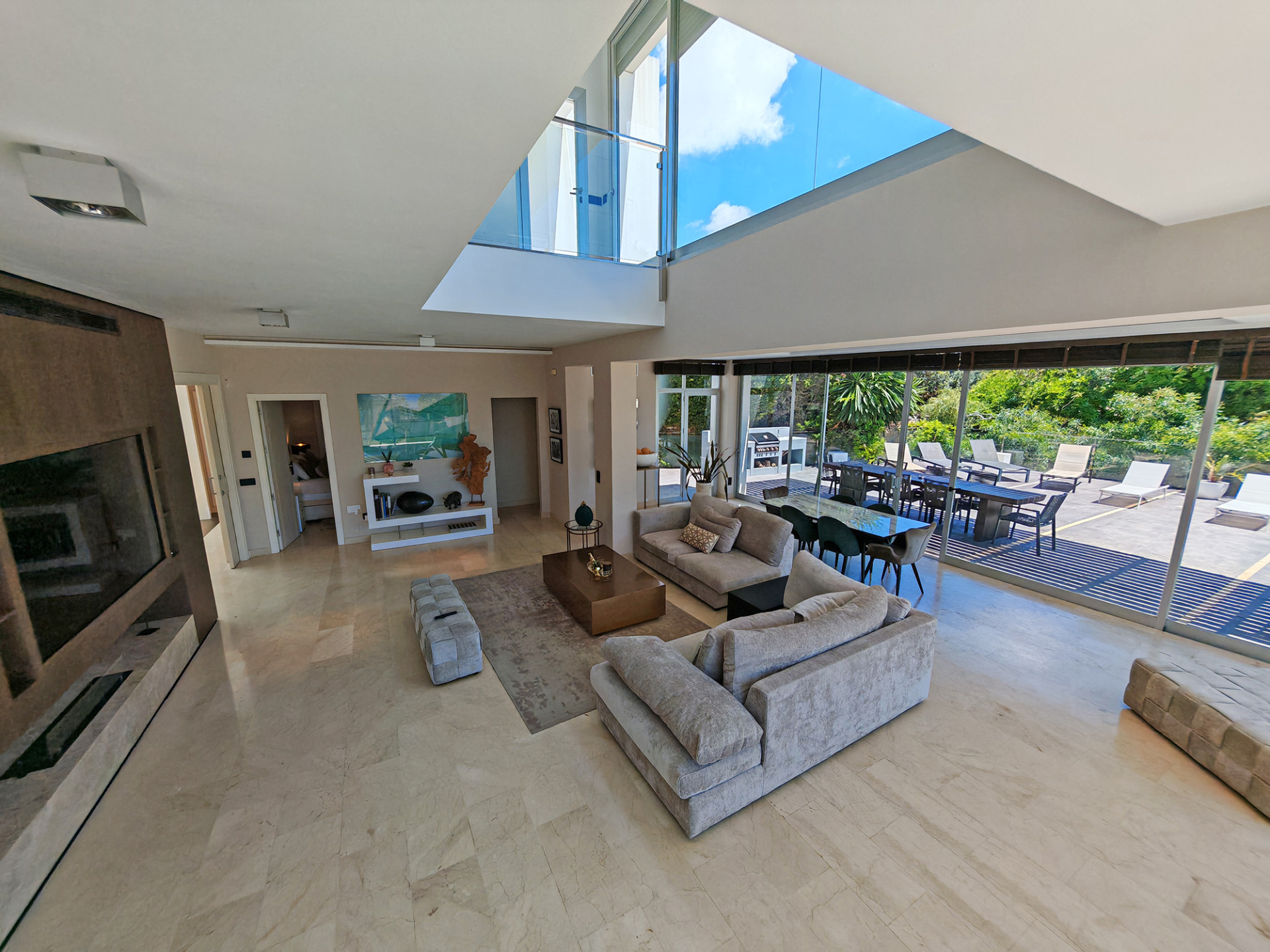 luxo-estate-6 El Rosario Marbella villa 3 Bedrooms