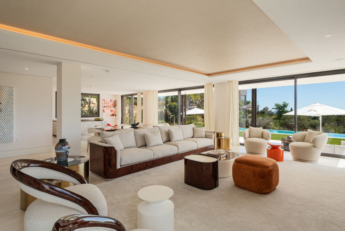 Luxury Villa for Sale in Marbella Hill Club | Golden Mile