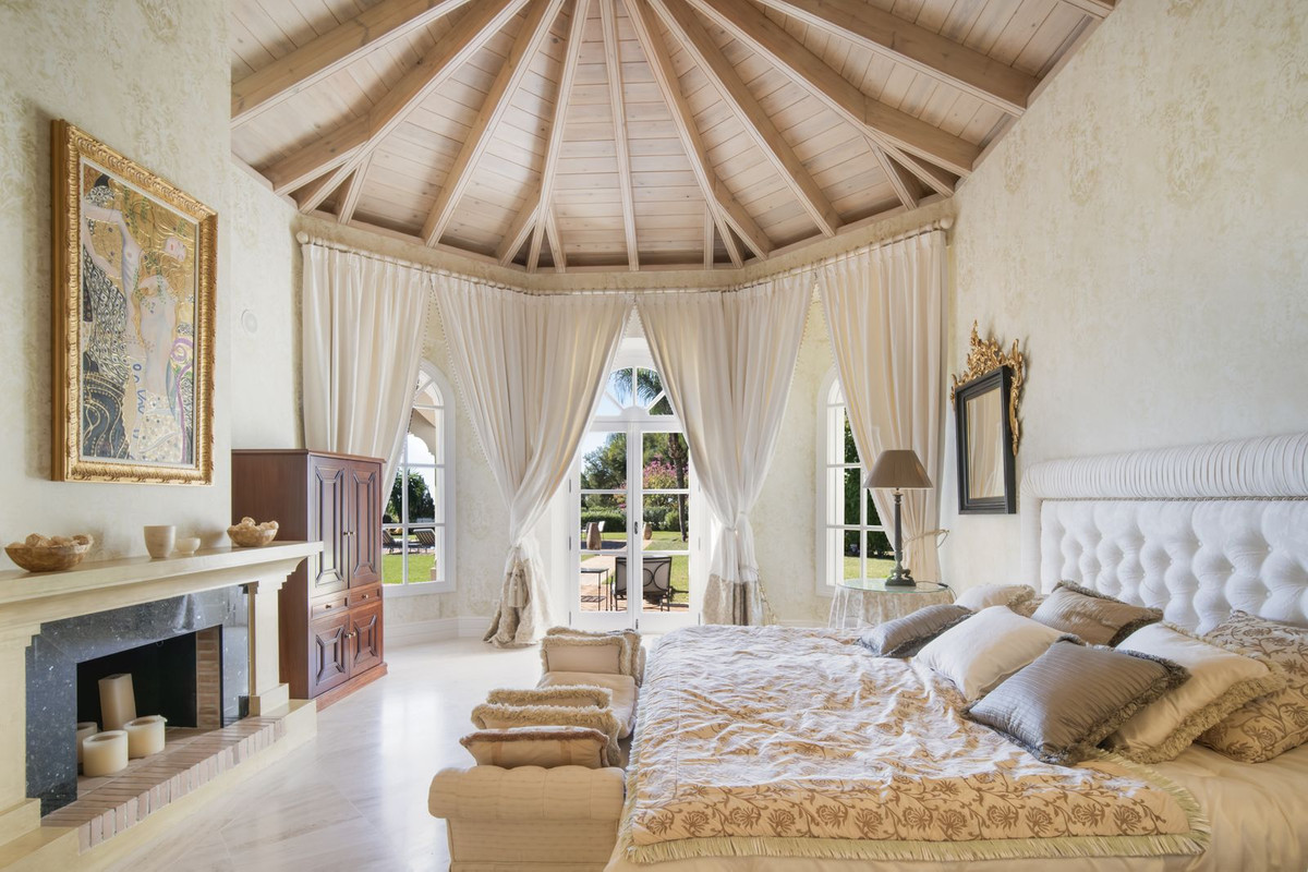 luxo-estate-6 Marbella Golden Mile Marbella villa 7 Bedrooms