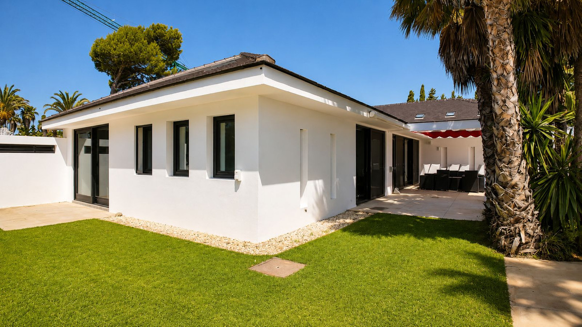 Guadalmina Baja San Pedro Alcantara villa 6 Bedrooms