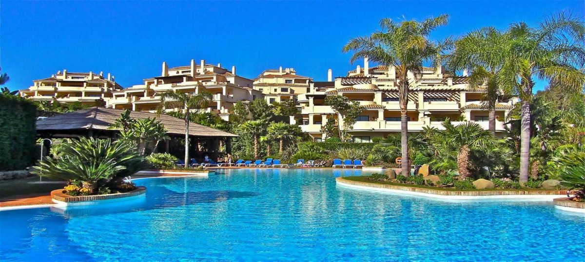 luxo-estate-6 Benahavis penthouse 4 Bedrooms