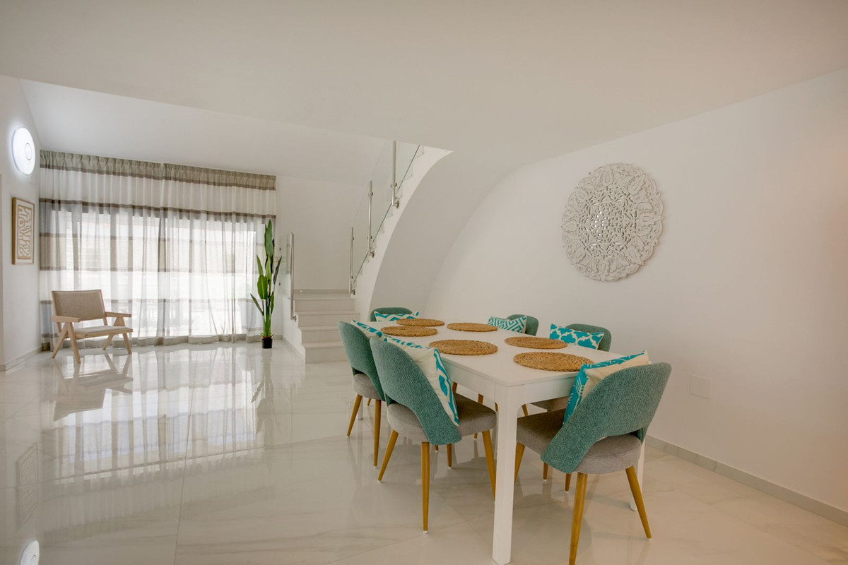 luxo-estate-6 Estepona villa 3 Bedrooms