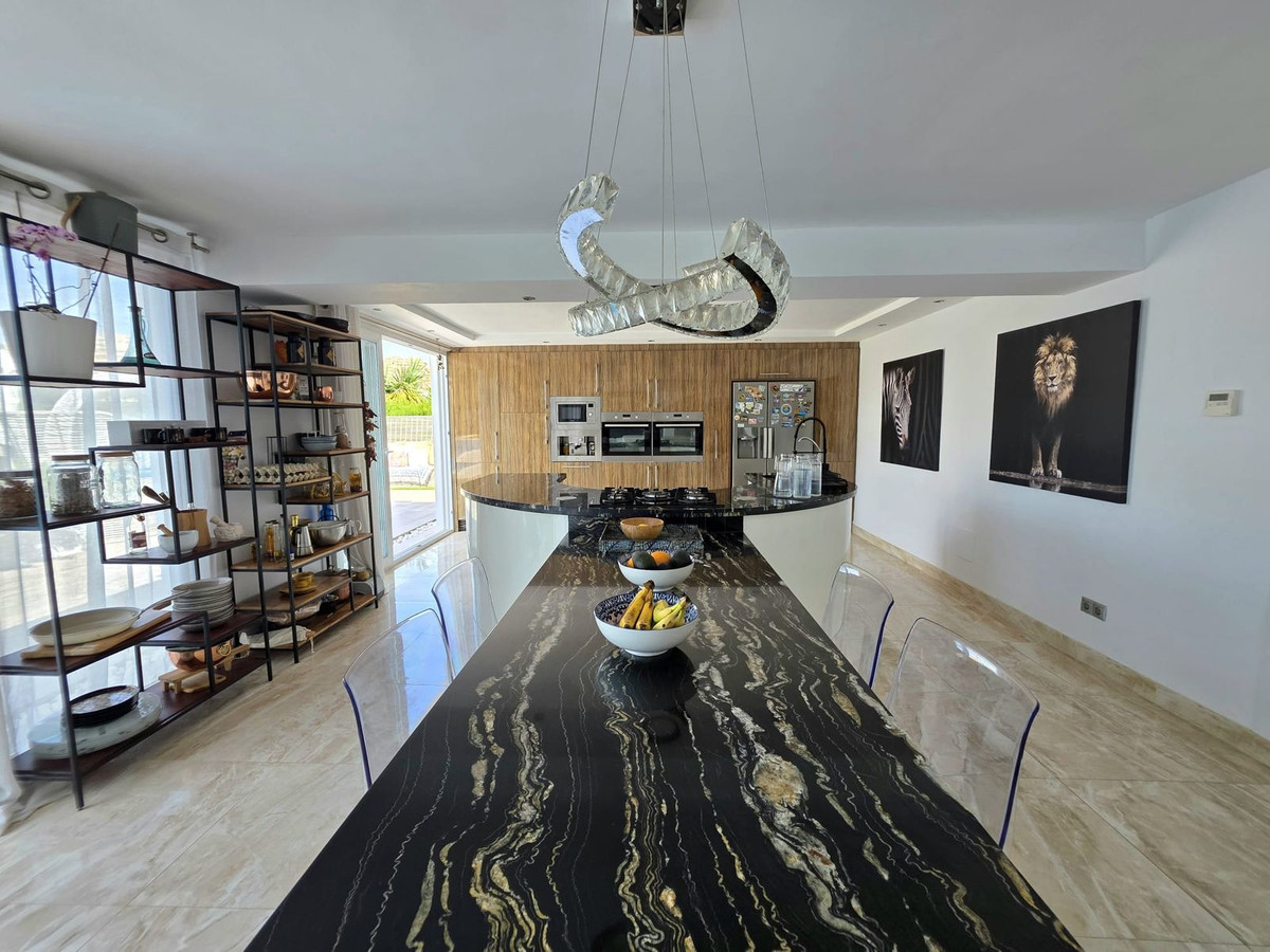 Elviria Marbella villa 5 Bedrooms