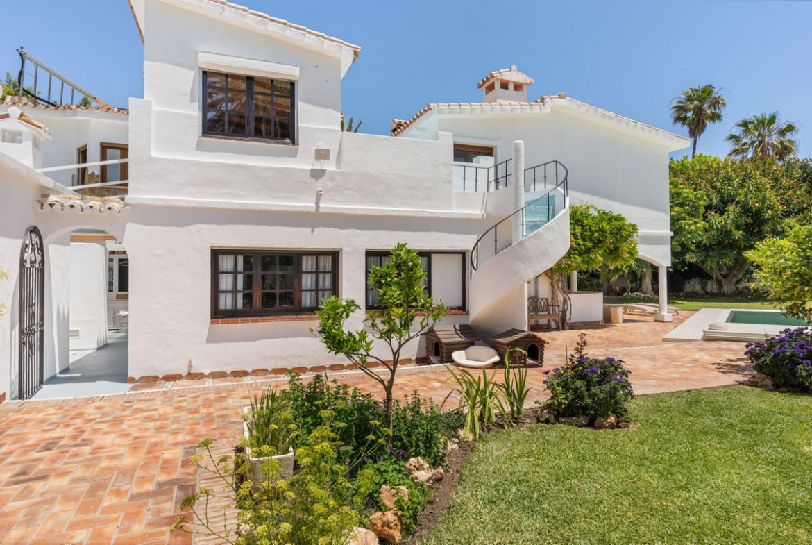 Guadalmina Baja San Pedro Alcantara villa 4 Bedrooms