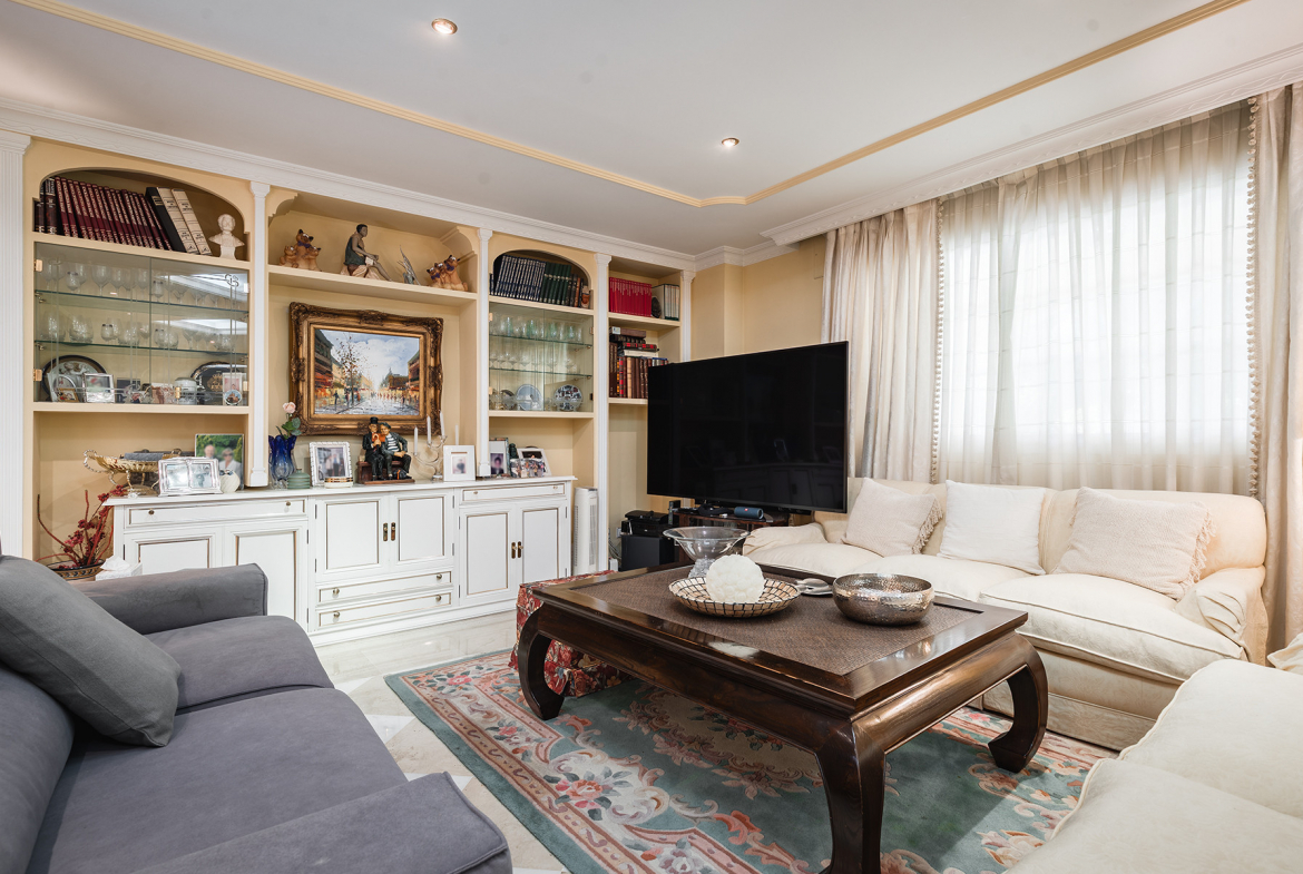 Nueva Andalucia Marbella villa 5 Bedrooms