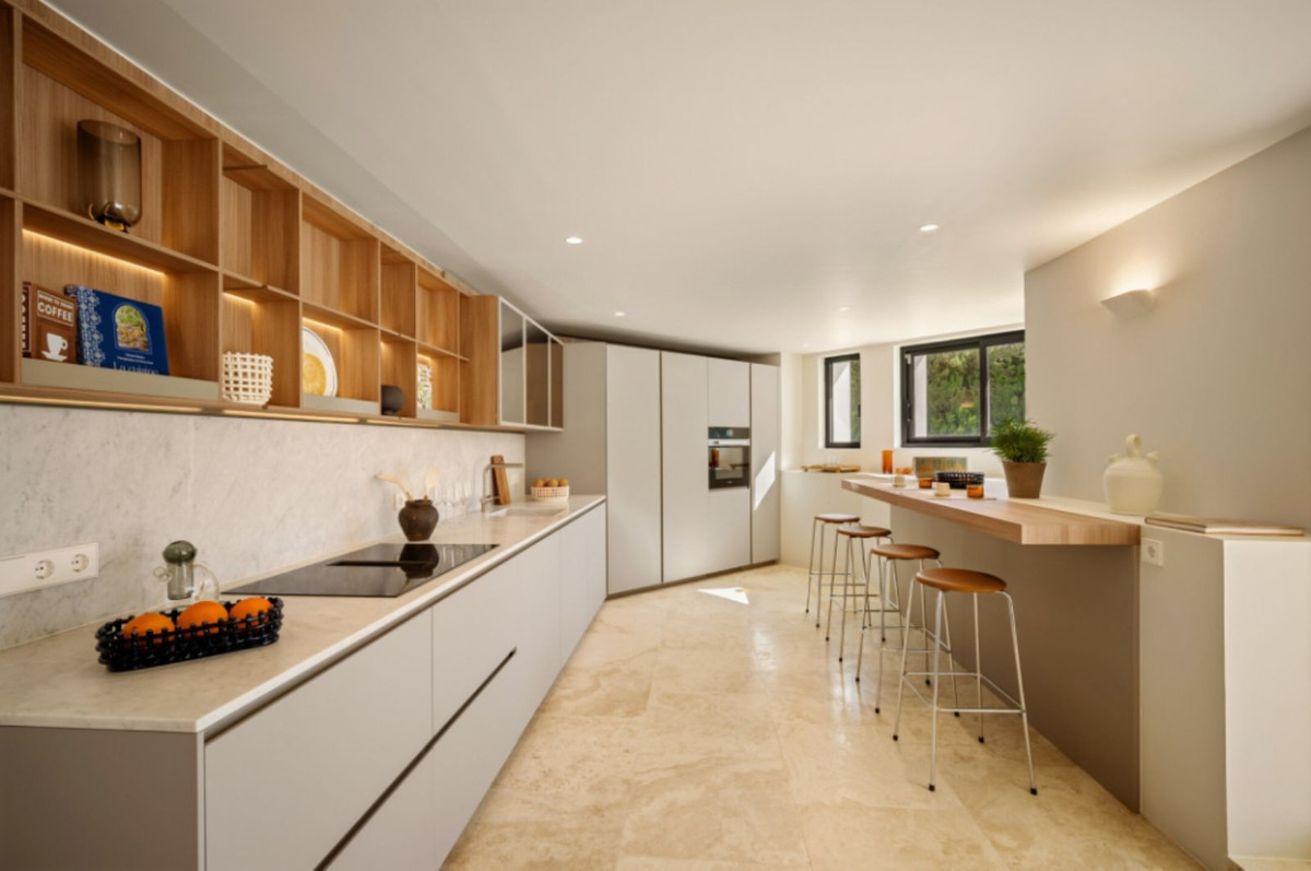 luxo-estate-6 Nueva Andalucia Marbella villa 4 Bedrooms