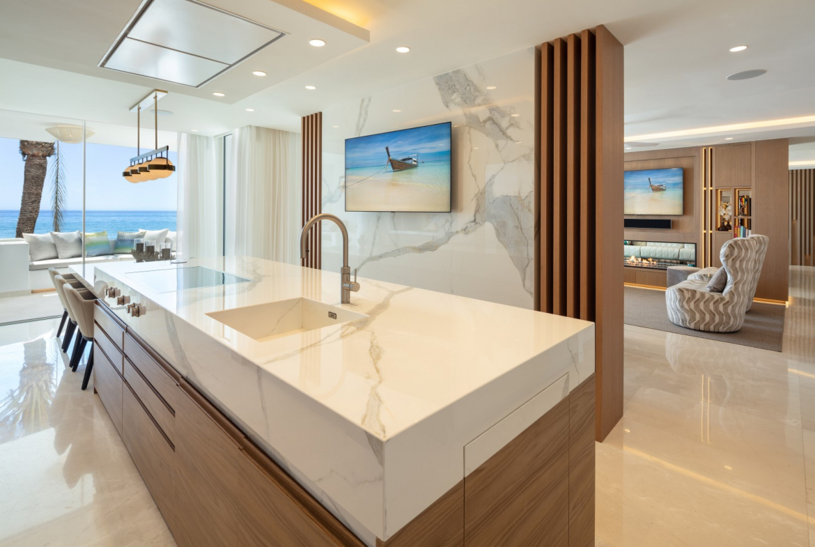 Beachfront Duplex Penthouse for Sale in Puente Romano