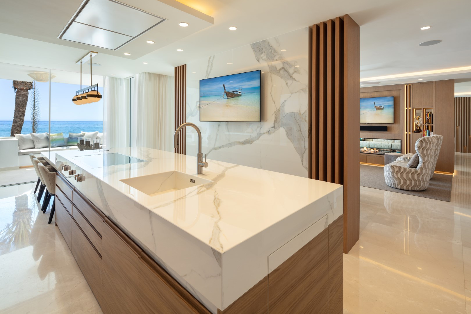 luxo-estate-6 Beachfront Duplex Penthouse for Sale in Puente Romano