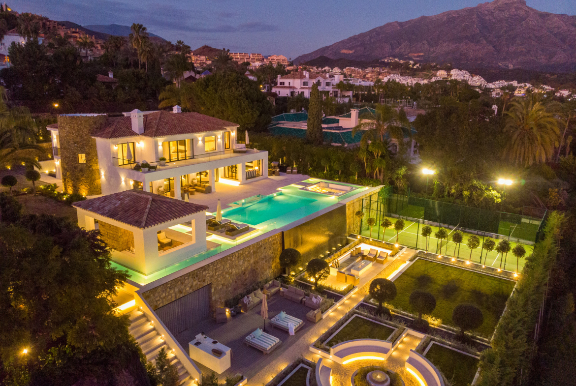 Nueva Andalucia Marbella villa 5 Bedrooms