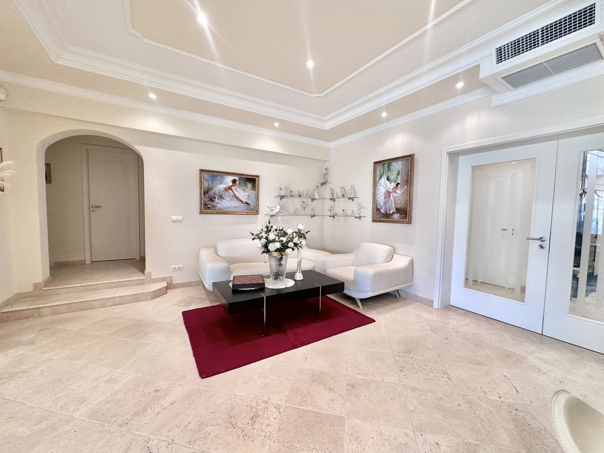 luxo-estate-6 El Rosario Marbella villa 6 Bedrooms