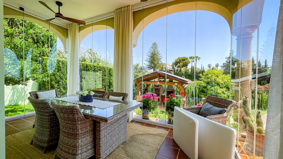 luxo-estate-6 El Rosario Marbella villa 6 Bedrooms