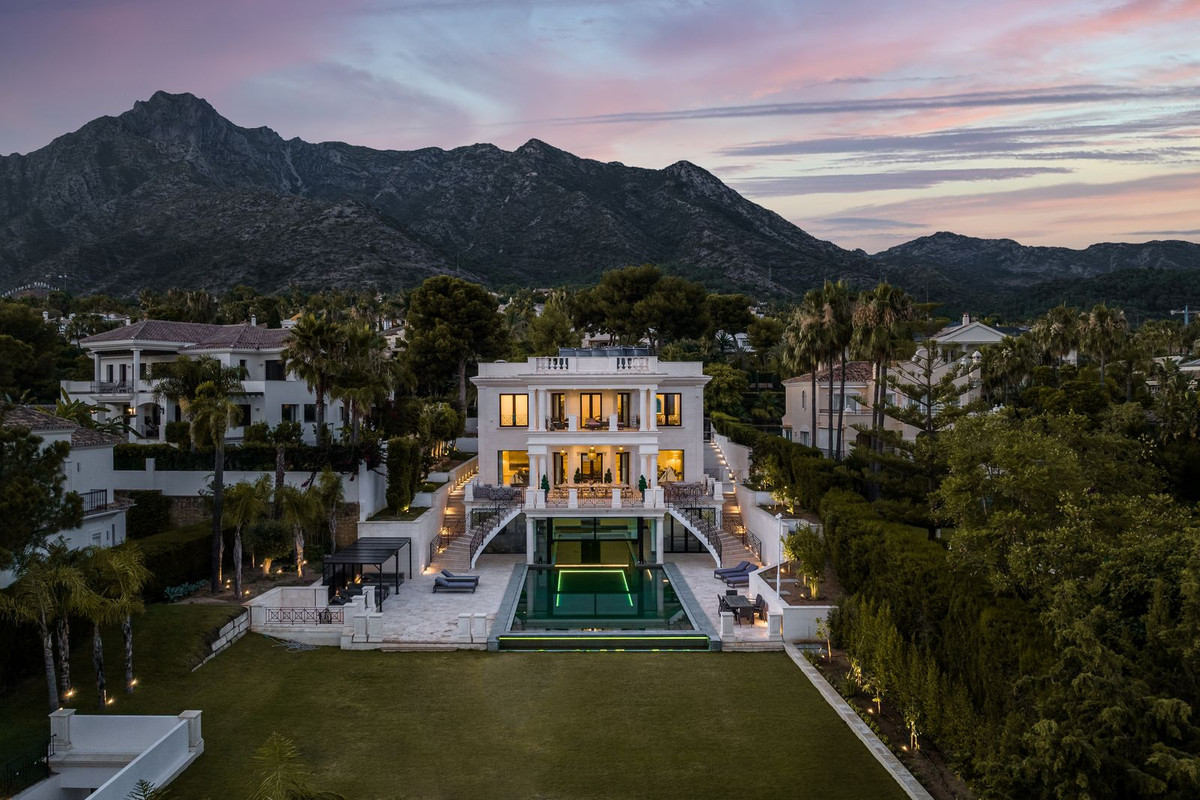 R4358887 Marbella Golden Mile Marbella villa 8 Bedrooms