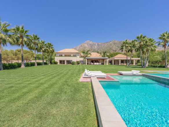 Luxury Mansion for Sale in Sierra Blanca Marbella