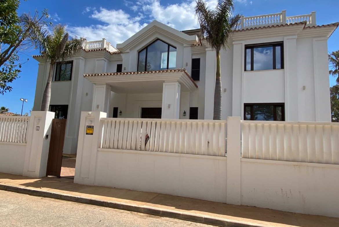 Estepona villa 6 Bedrooms