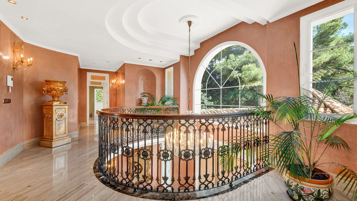 luxo-estate-7 Sierra Blanca Marbella villa 6 Bedrooms