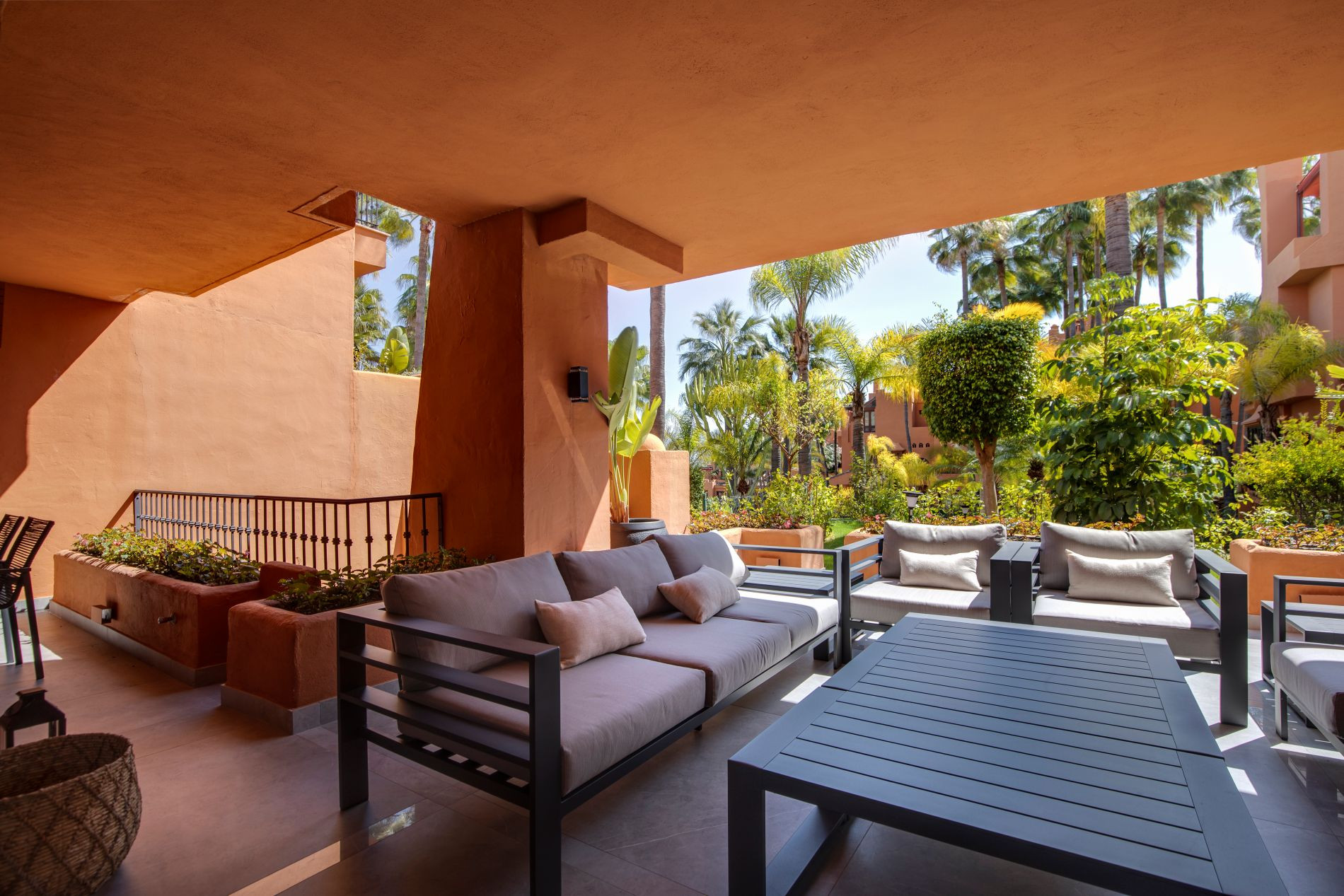 luxo-estate-7 Puerto Banus Marbella apartment 3 Bedrooms