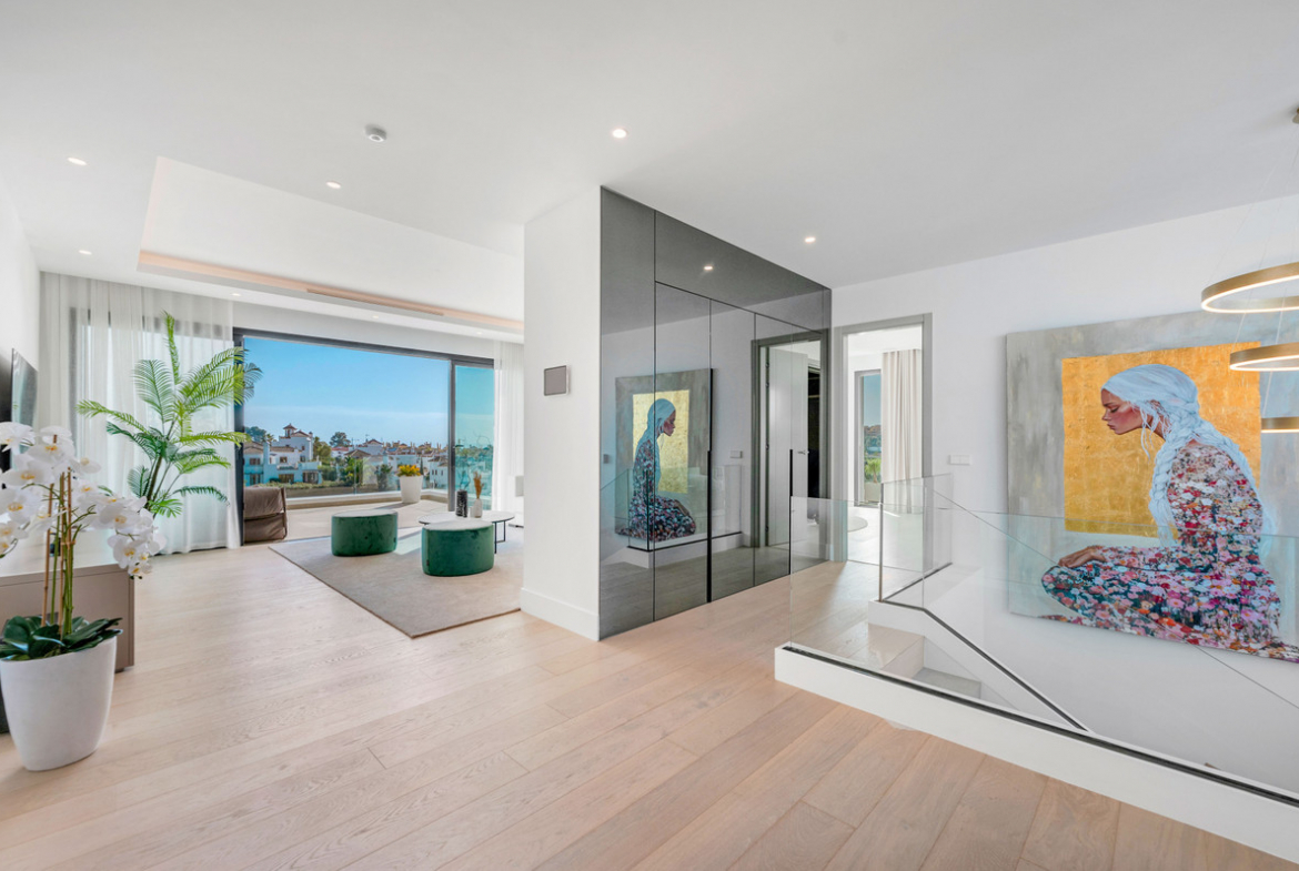 New Golden Mile Estepona villa 6 Bedrooms