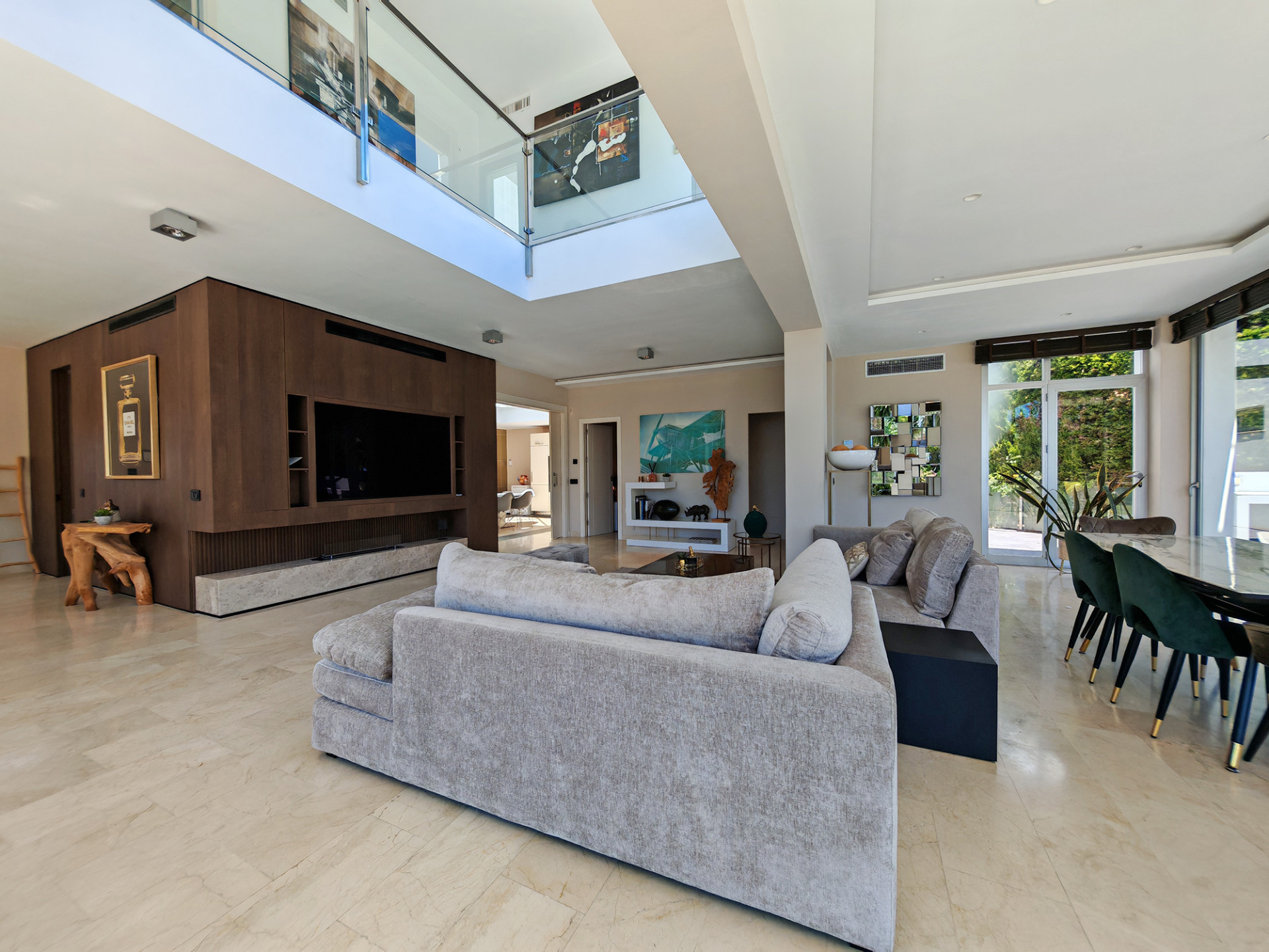 luxo-estate-7 El Rosario Marbella villa 3 Bedrooms