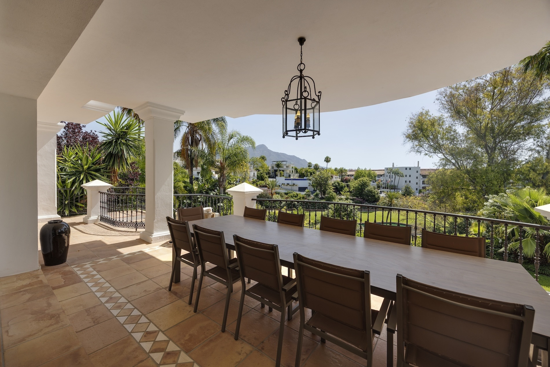 luxo-estate-7 La Quinta Benahavis villa 8 Bedrooms