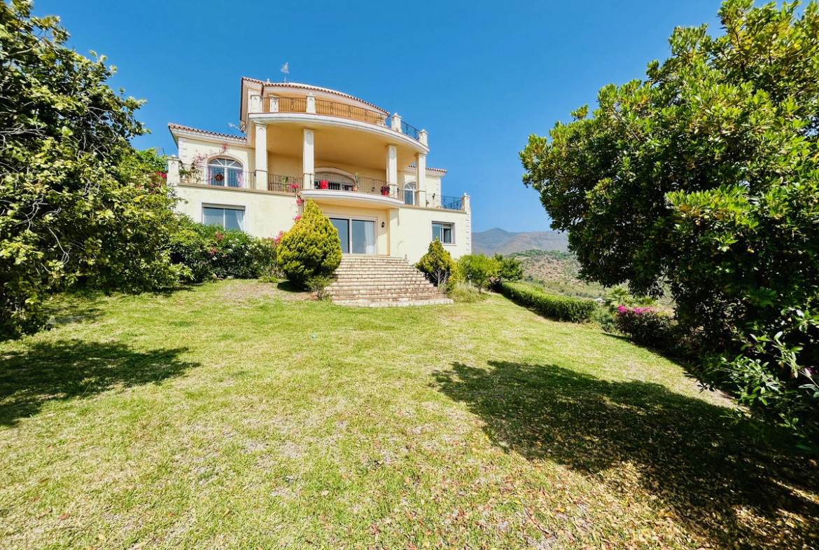 Estepona villa 7 Bedrooms